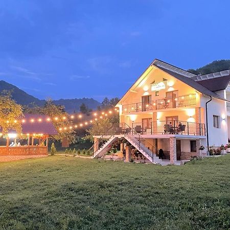 Pensiunea Hai In Maramures Bîrsana Esterno foto