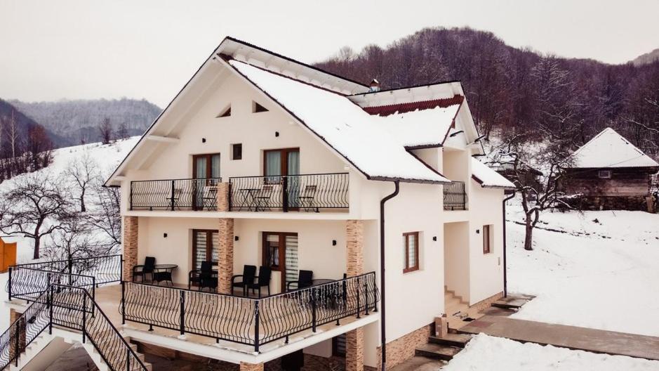 Pensiunea Hai In Maramures Bîrsana Esterno foto