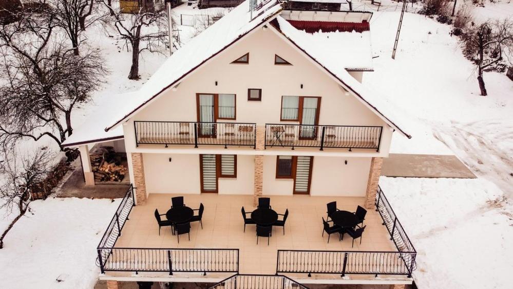 Pensiunea Hai In Maramures Bîrsana Esterno foto